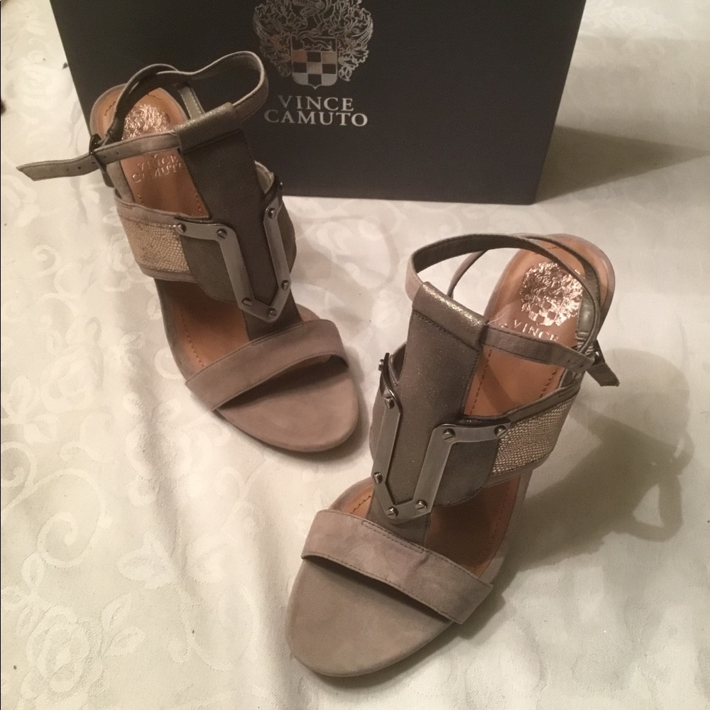 Vince Camuto grey/taupe heels w/metal trim 10